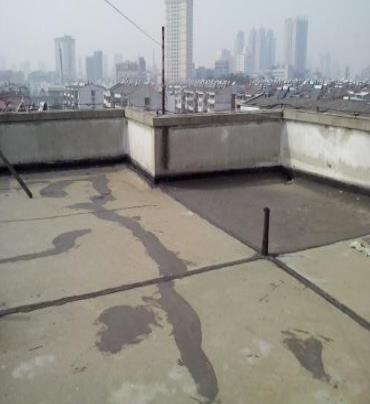 托克逊漏水维修 楼顶漏水是什么原因，楼顶漏水维修方法是什么?
